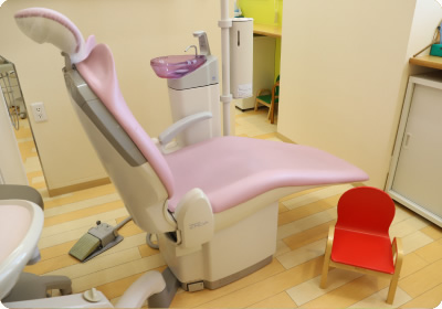 診療台はグリーンとピンクの2色